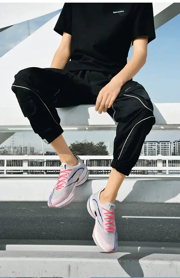 Stravix PulseFly Carbon – Lightweight Speed and Comfort