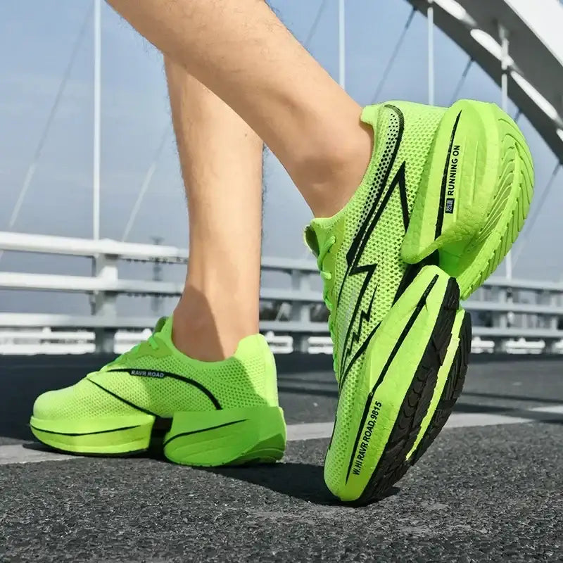 Stravix PulseFly Carbon – Lightweight Speed and Comfort