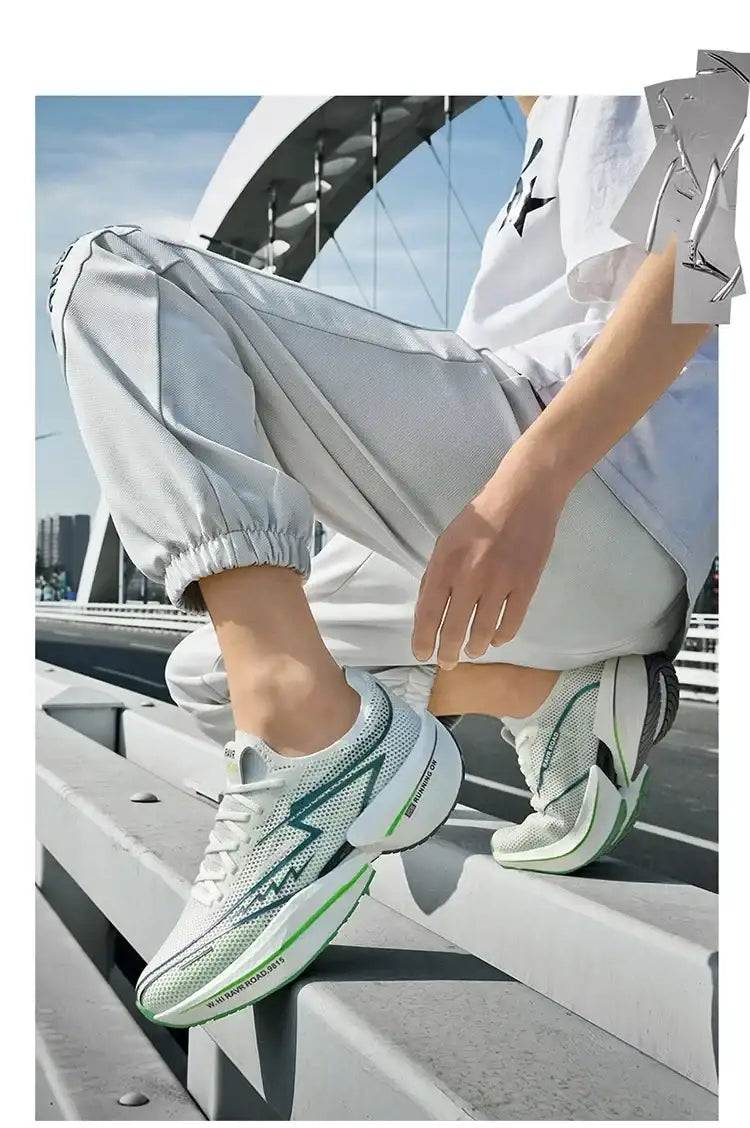 Stravix PulseFly Carbon – Lightweight Speed and Comfort